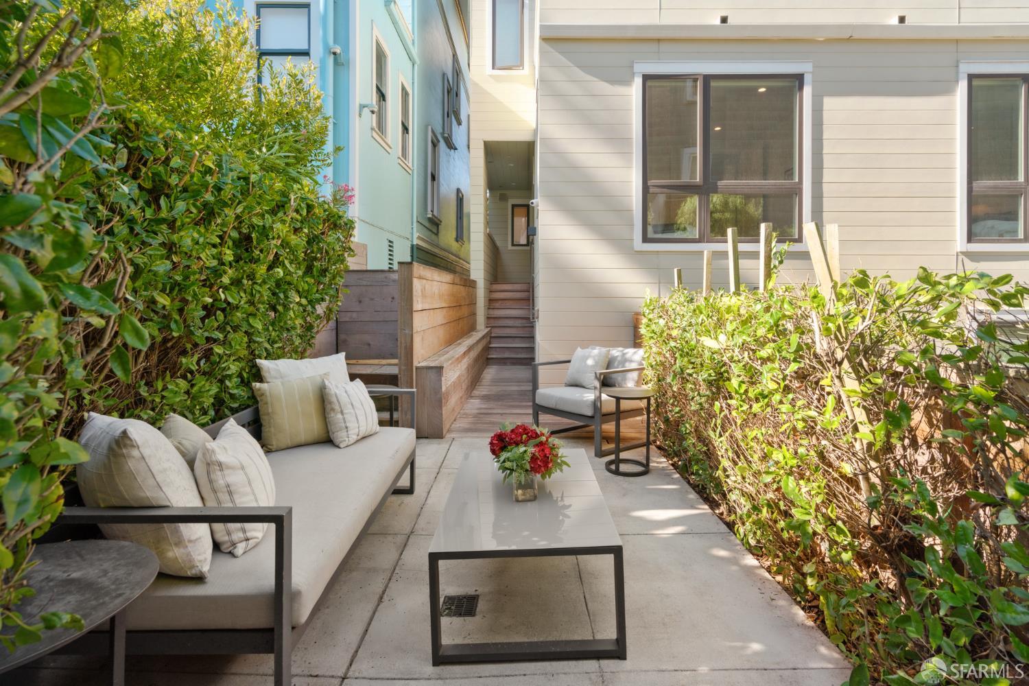 Detail Gallery Image 25 of 33 For 1010 Stanyan St #1,  San Francisco,  CA 94117 - 3 Beds | 2/1 Baths