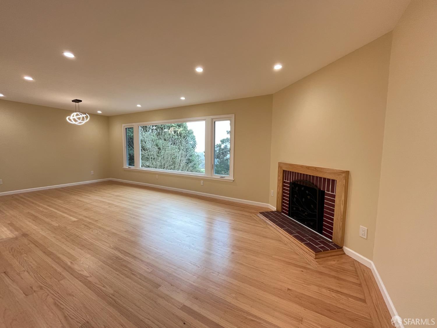 Detail Gallery Image 2 of 31 For 21 Panorama Dr, San Francisco,  CA 94131 - 5 Beds | 3 Baths