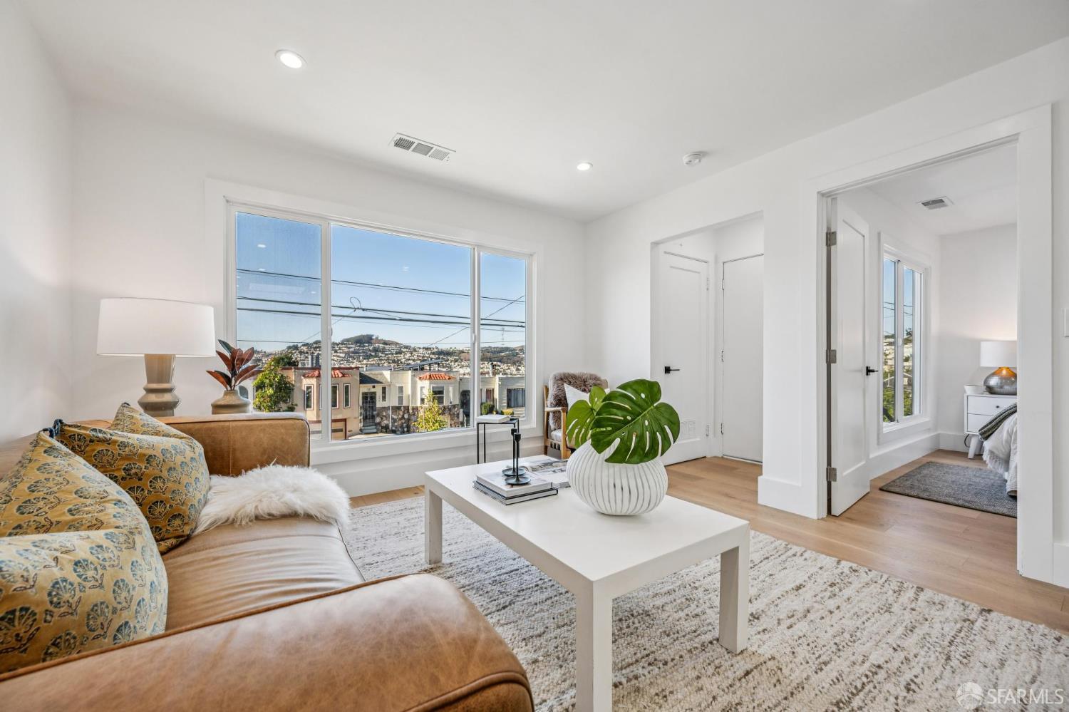 Detail Gallery Image 4 of 28 For 271 Prague St, San Francisco,  CA 94112 - 3 Beds | 2 Baths