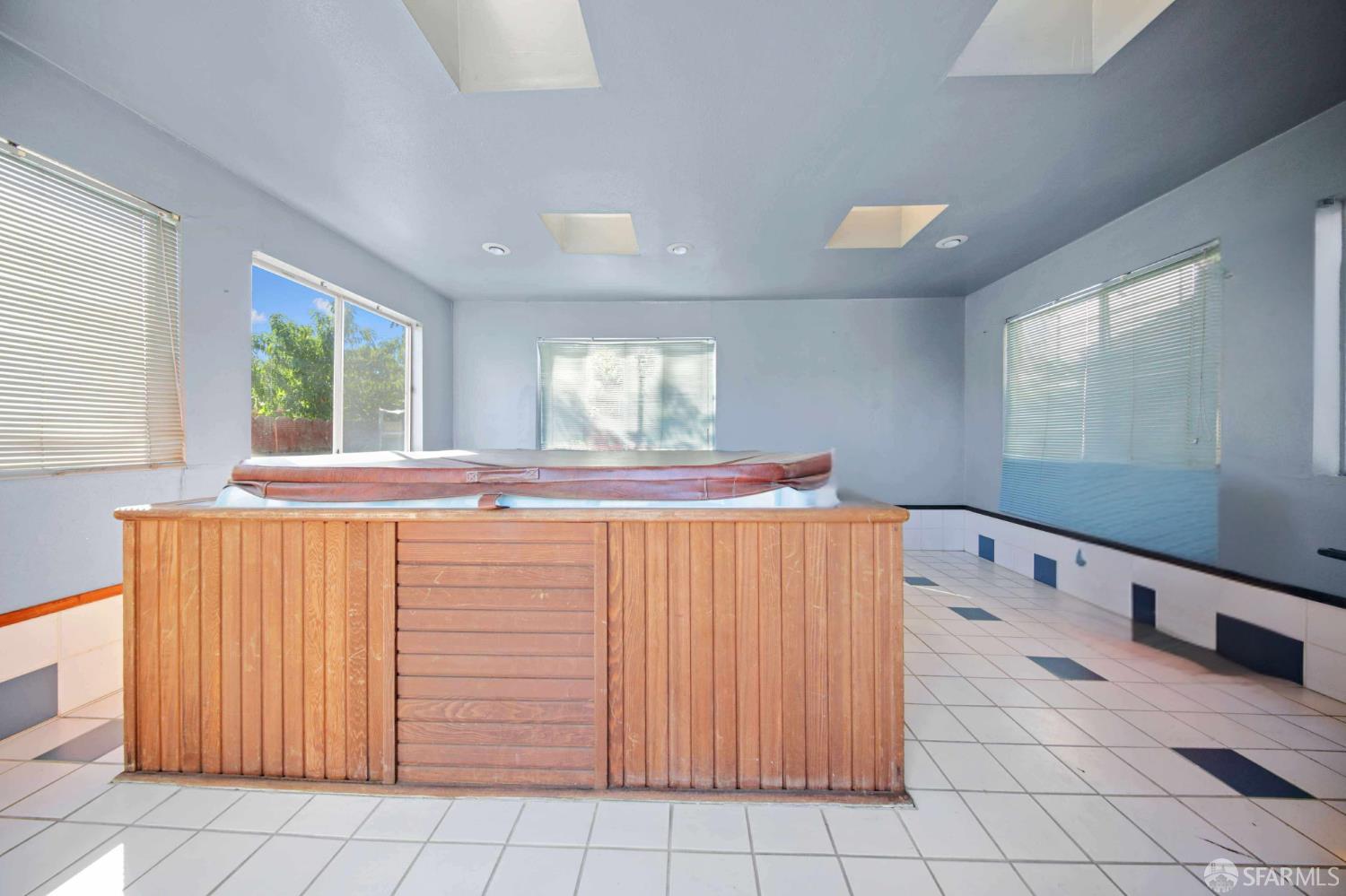 Detail Gallery Image 14 of 16 For 120 Gardenia Way, East Palo Alto,  CA 94303 - 3 Beds | 1 Baths