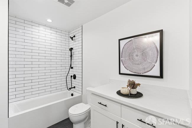 Detail Gallery Image 3 of 85 For 131 Brussels St, San Francisco,  CA 94134 - 4 Beds | 3 Baths