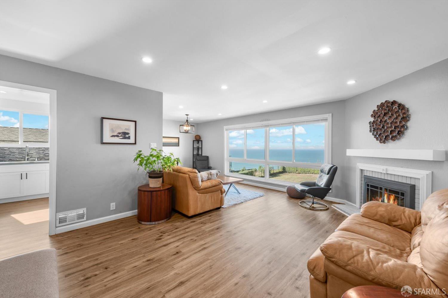 Detail Gallery Image 5 of 45 For 47 Longview Dr, Daly City,  CA 94015 - 3 Beds | 2 Baths