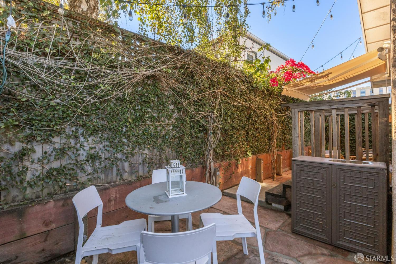 Detail Gallery Image 46 of 47 For 165 W Macarthur Blvd, Oakland,  CA 94611 - 3 Beds | 2/1 Baths