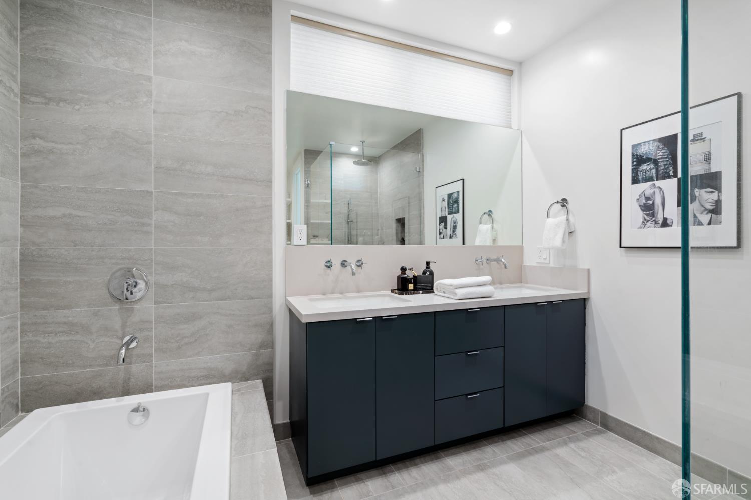 Detail Gallery Image 17 of 33 For 1010 Stanyan St #1,  San Francisco,  CA 94117 - 3 Beds | 2/1 Baths