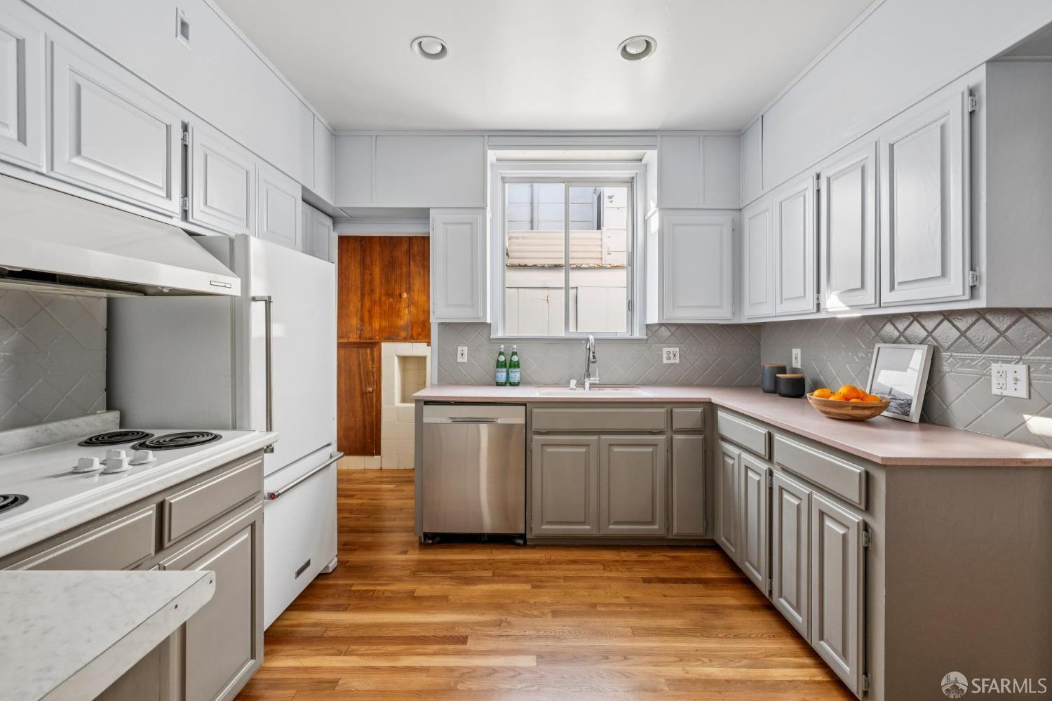 Detail Gallery Image 15 of 51 For 1850 23rd Ave, San Francisco,  CA 94122 - 3 Beds | 2/2 Baths