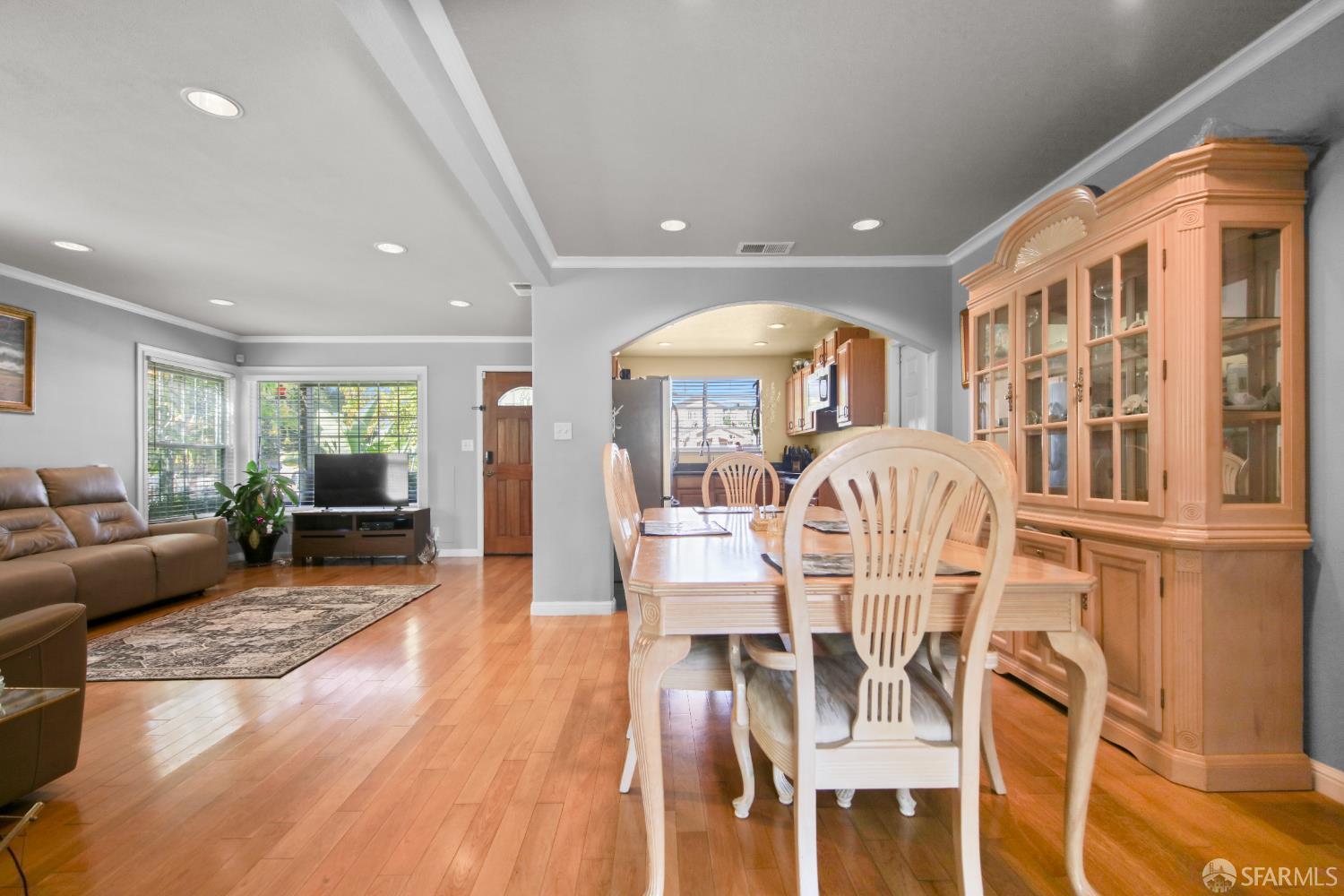 Detail Gallery Image 5 of 16 For 120 Gardenia Way, East Palo Alto,  CA 94303 - 3 Beds | 1 Baths