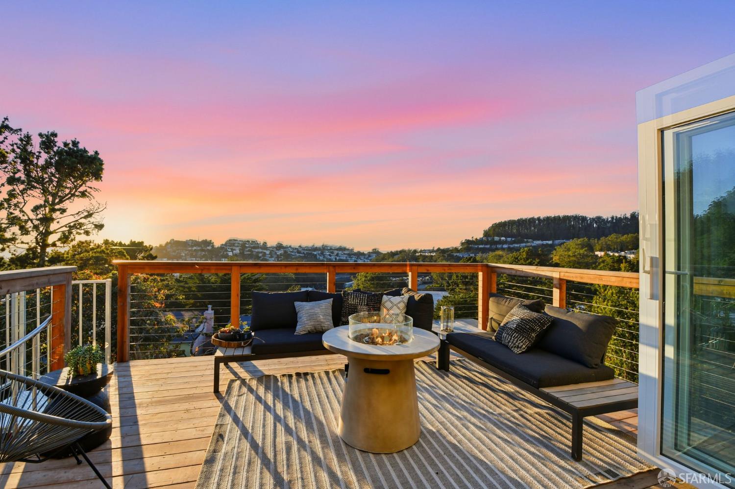 Detail Gallery Image 4 of 45 For 75 Knollview Way, San Francisco,  CA 94131 - 5 Beds | 3 Baths