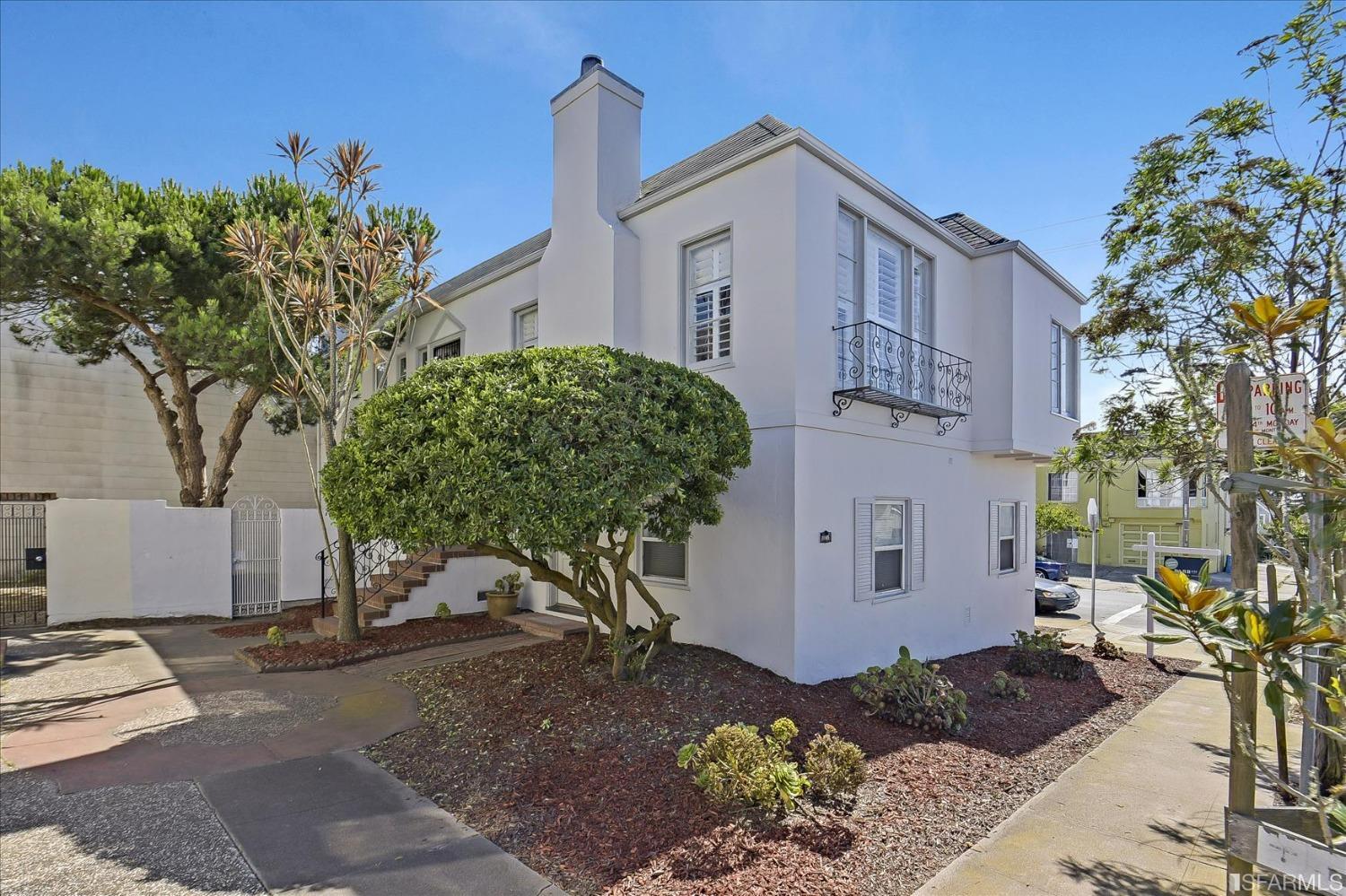 Detail Gallery Image 5 of 57 For 1845 Pacheco St, San Francisco,  CA 94116 - 3 Beds | 2 Baths