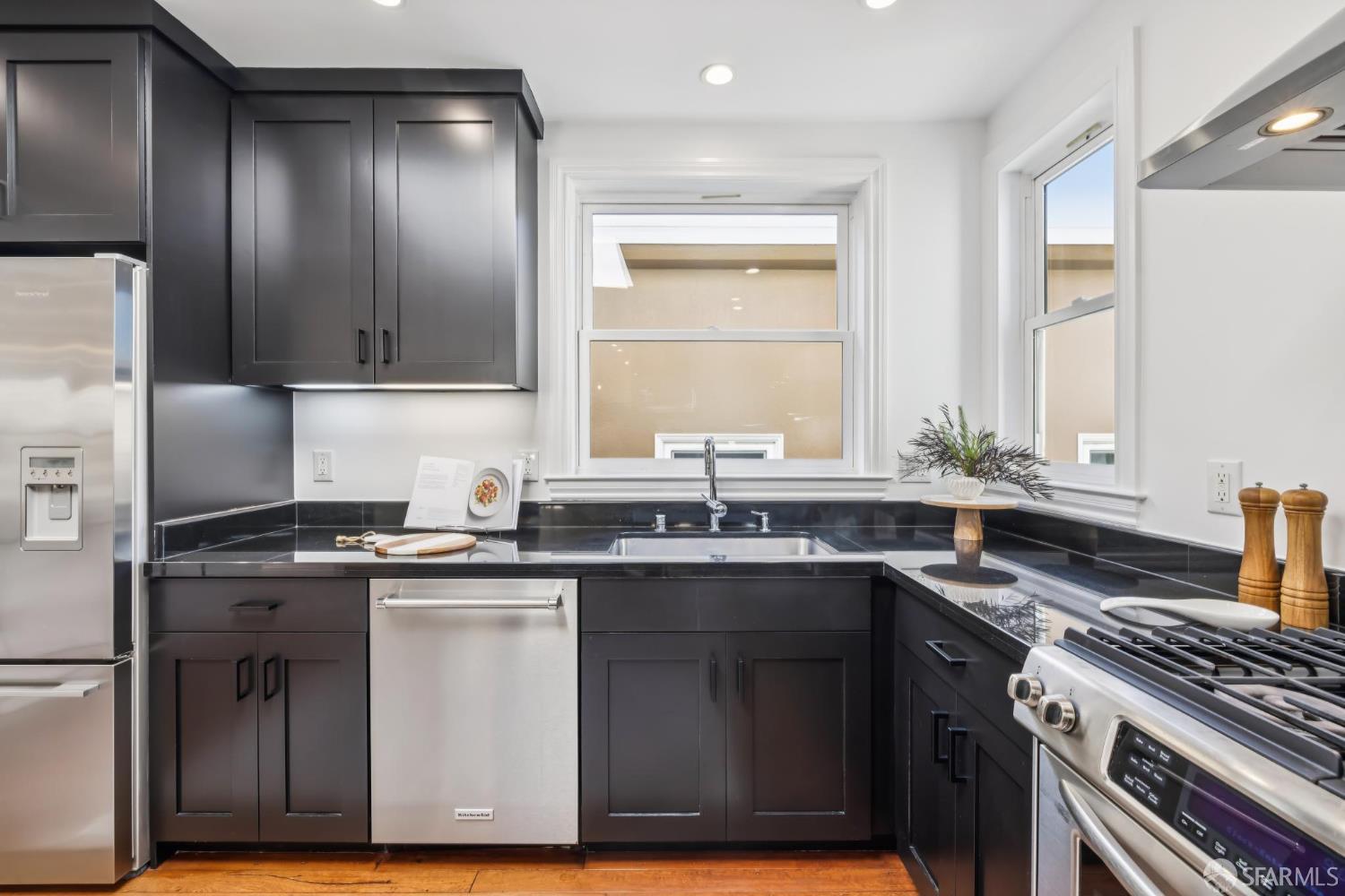 Detail Gallery Image 18 of 51 For 325 Wawona St, San Francisco,  CA 94127 - 2 Beds | 2 Baths