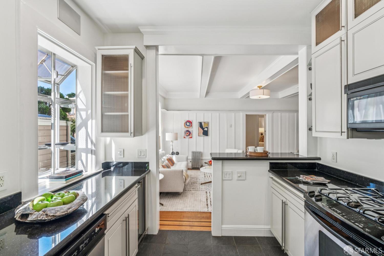 Detail Gallery Image 11 of 19 For 2539 Clay St #1,  San Francisco,  CA 94115 - 2 Beds | 1 Baths