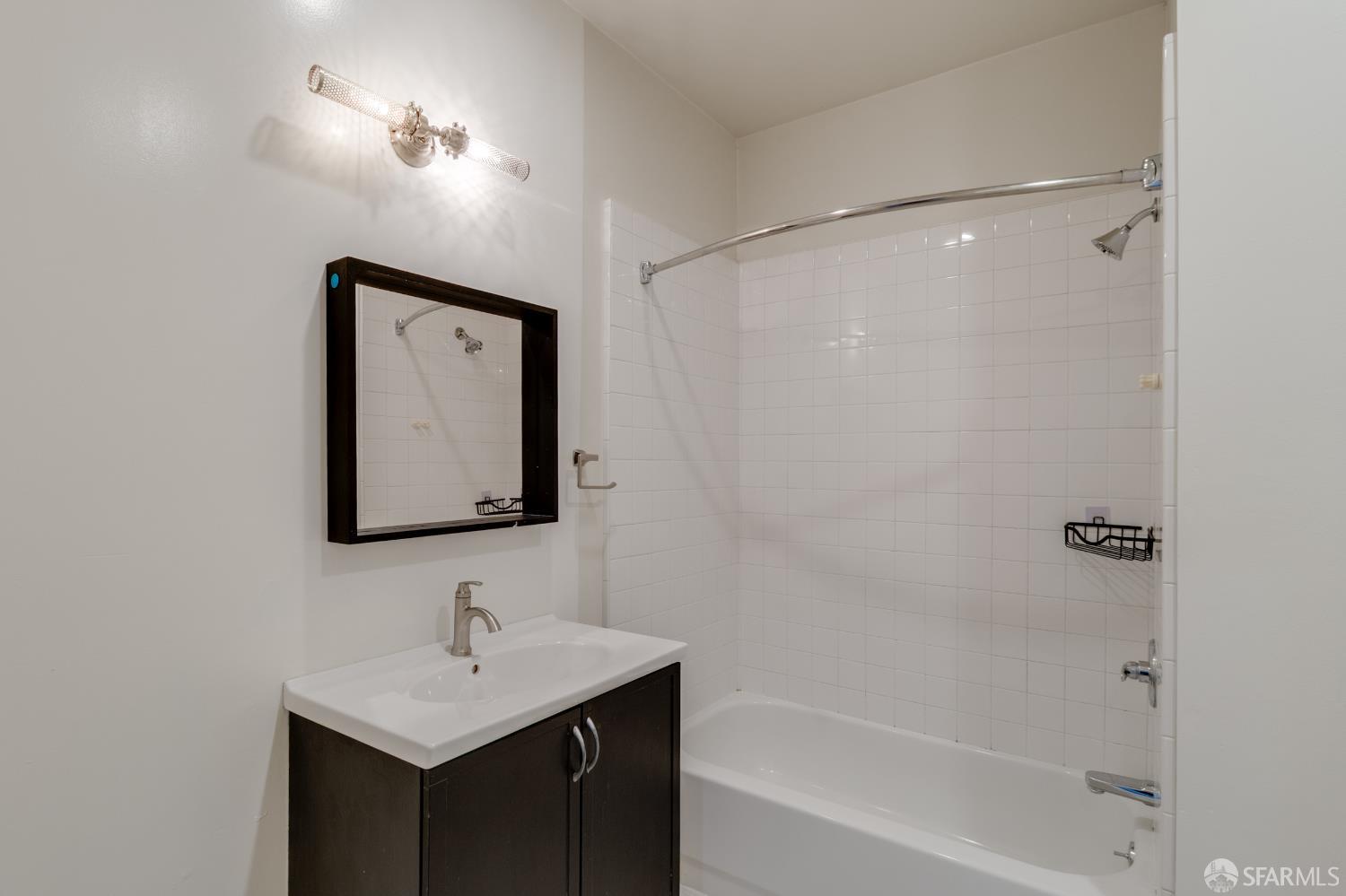 Detail Gallery Image 13 of 45 For 1018 4th Ave #118,  Oakland,  CA 94606 - 1 Beds | 1 Baths