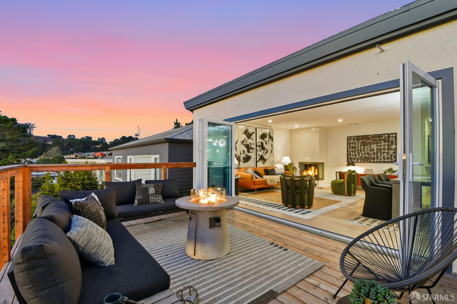 Detail Gallery Image 5 of 45 For 75 Knollview Way, San Francisco,  CA 94131 - 5 Beds | 3 Baths