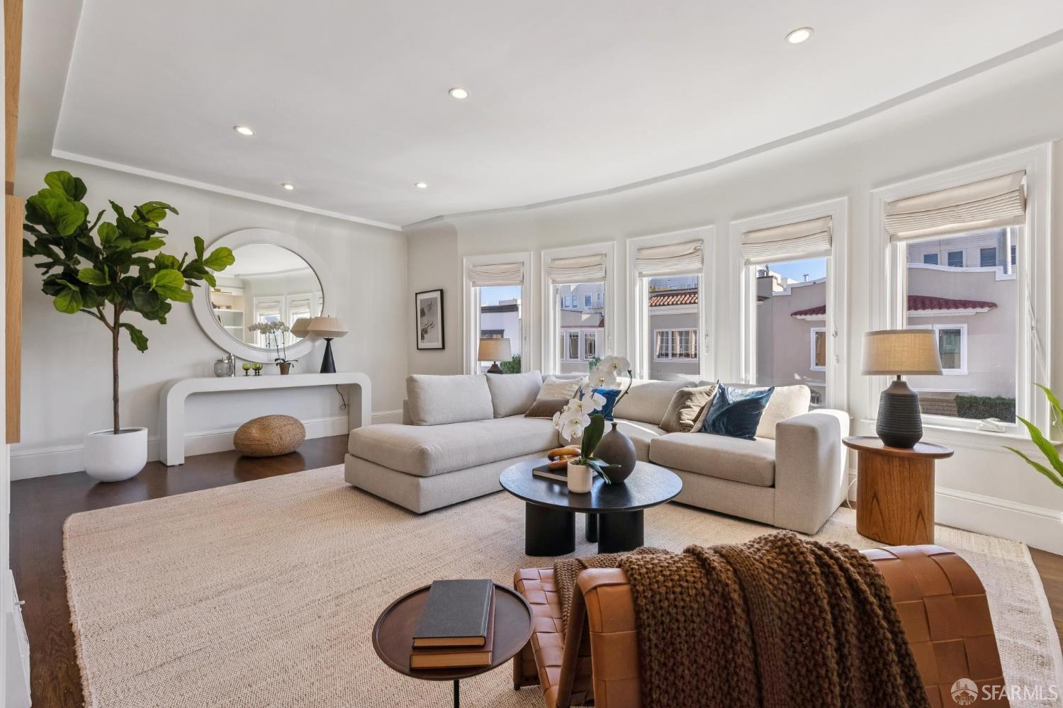 Detail Gallery Image 7 of 40 For 135 Avila St, San Francisco,  CA 94123 - 3 Beds | 2/1 Baths