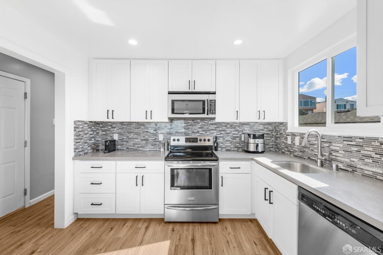 Detail Gallery Image 12 of 45 For 47 Longview Dr, Daly City,  CA 94015 - 3 Beds | 2 Baths