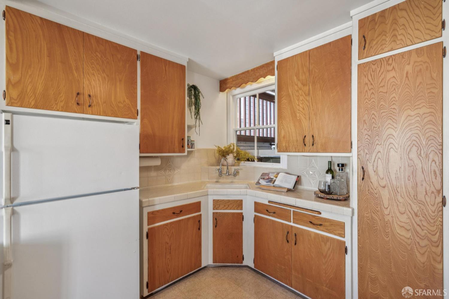 Detail Gallery Image 13 of 58 For 2015 Judah St, San Francisco,  CA 94122 - – Beds | – Baths