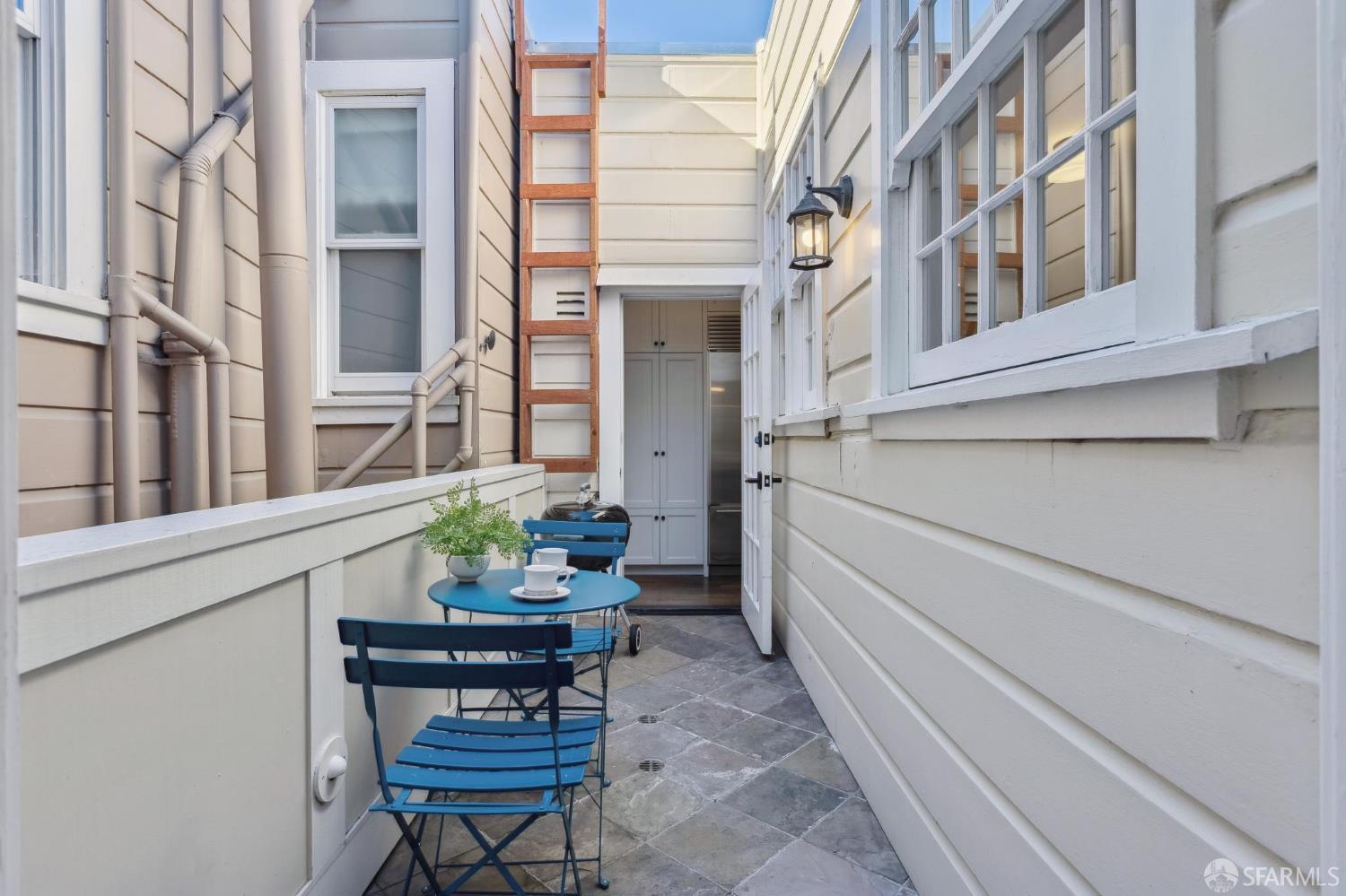 Detail Gallery Image 18 of 40 For 135 Avila St, San Francisco,  CA 94123 - 3 Beds | 2/1 Baths