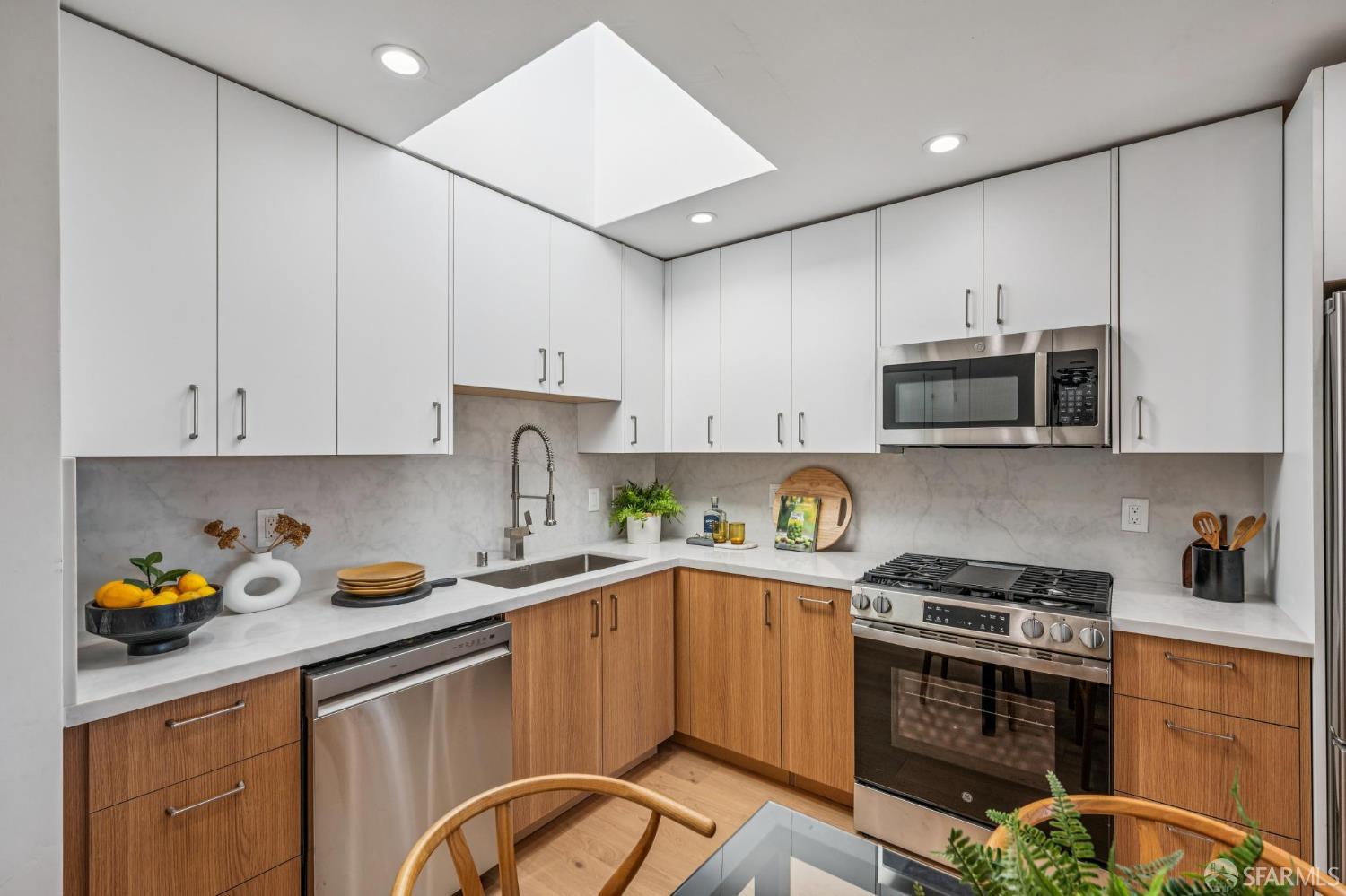 Detail Gallery Image 13 of 28 For 271 Prague St, San Francisco,  CA 94112 - 3 Beds | 2 Baths