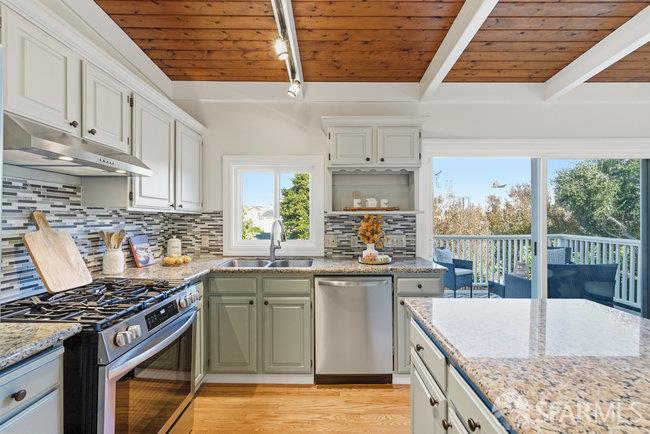 Detail Gallery Image 19 of 85 For 131 Brussels St, San Francisco,  CA 94134 - 4 Beds | 3 Baths