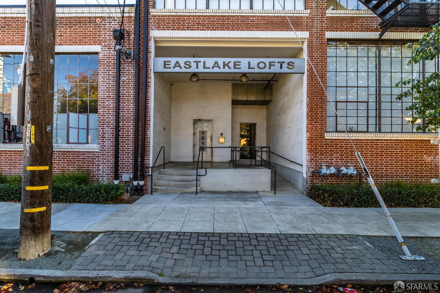 Detail Gallery Image 2 of 45 For 1018 4th Ave #118,  Oakland,  CA 94606 - 1 Beds | 1 Baths