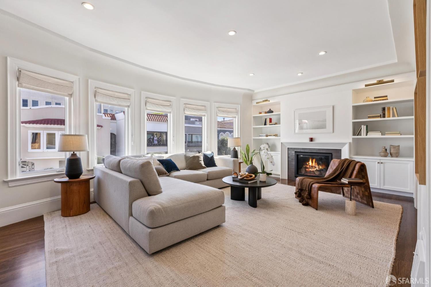 Detail Gallery Image 4 of 40 For 135 Avila St, San Francisco,  CA 94123 - 3 Beds | 2/1 Baths