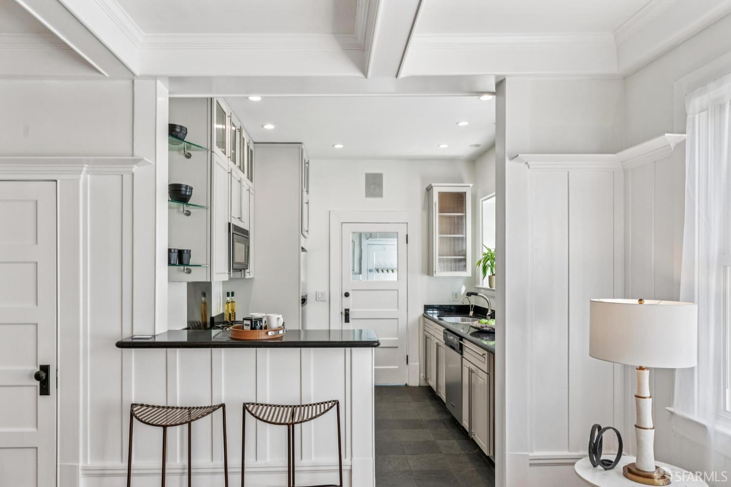 Detail Gallery Image 9 of 19 For 2539 Clay St #1,  San Francisco,  CA 94115 - 2 Beds | 1 Baths