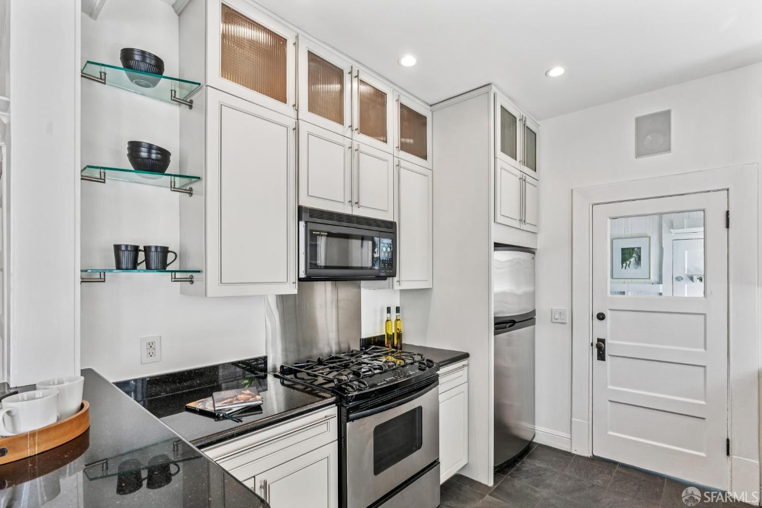 Detail Gallery Image 12 of 19 For 2539 Clay St #1,  San Francisco,  CA 94115 - 2 Beds | 1 Baths