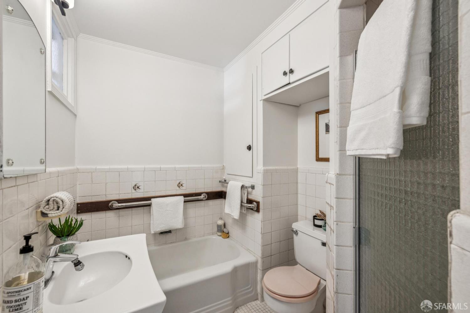 Detail Gallery Image 20 of 58 For 2015 Judah St, San Francisco,  CA 94122 - – Beds | – Baths