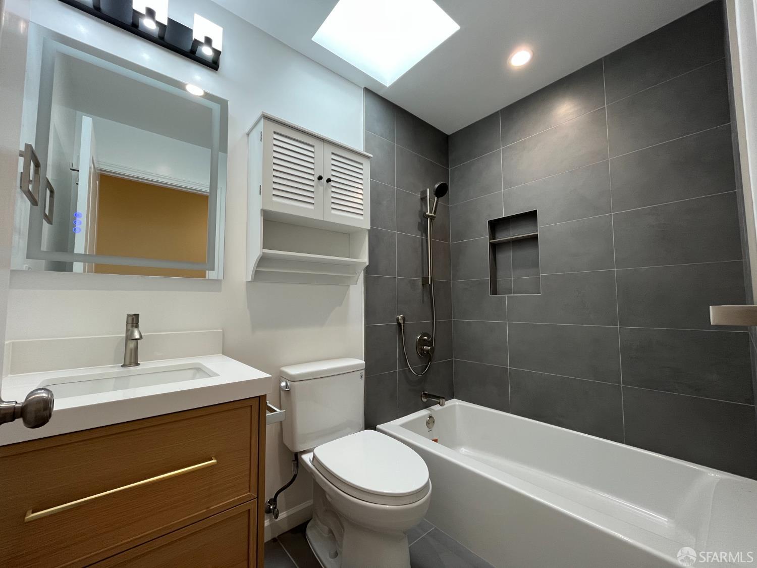 Detail Gallery Image 11 of 31 For 21 Panorama Dr, San Francisco,  CA 94131 - 5 Beds | 3 Baths