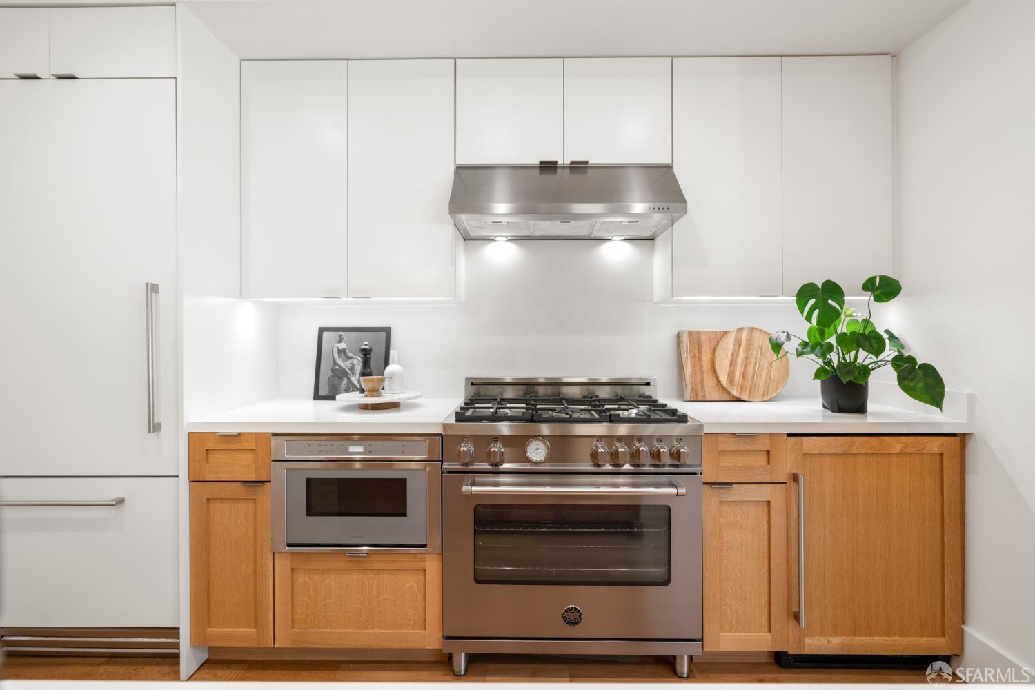 Detail Gallery Image 10 of 33 For 1010 Stanyan St #1,  San Francisco,  CA 94117 - 3 Beds | 2/1 Baths