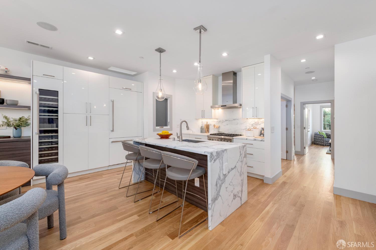 Detail Gallery Image 4 of 77 For 4660 18th St, San Francisco,  CA 94114 - 3 Beds | 3/1 Baths