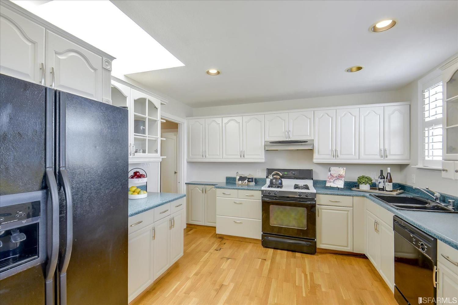 Detail Gallery Image 14 of 57 For 1845 Pacheco St, San Francisco,  CA 94116 - 3 Beds | 2 Baths