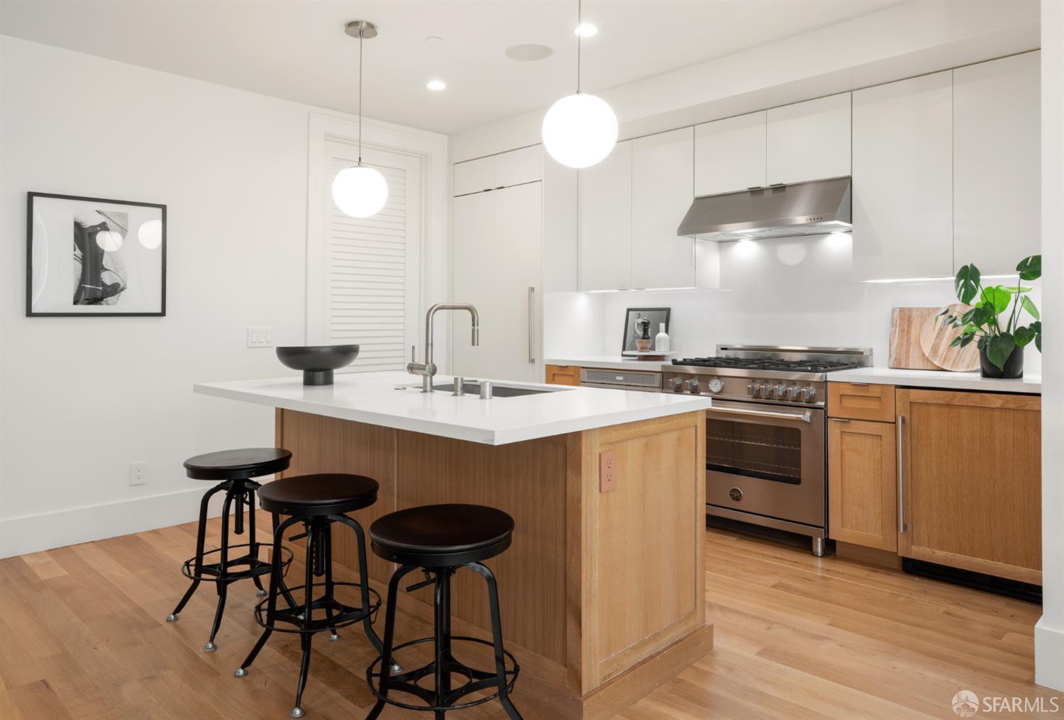 Detail Gallery Image 9 of 33 For 1010 Stanyan St #1,  San Francisco,  CA 94117 - 3 Beds | 2/1 Baths
