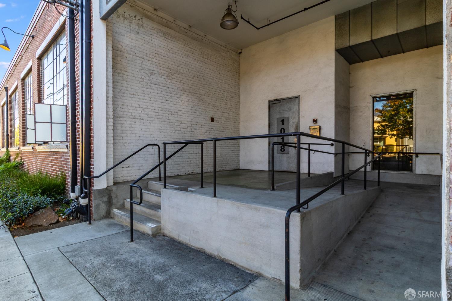 Detail Gallery Image 3 of 45 For 1018 4th Ave #118,  Oakland,  CA 94606 - 1 Beds | 1 Baths