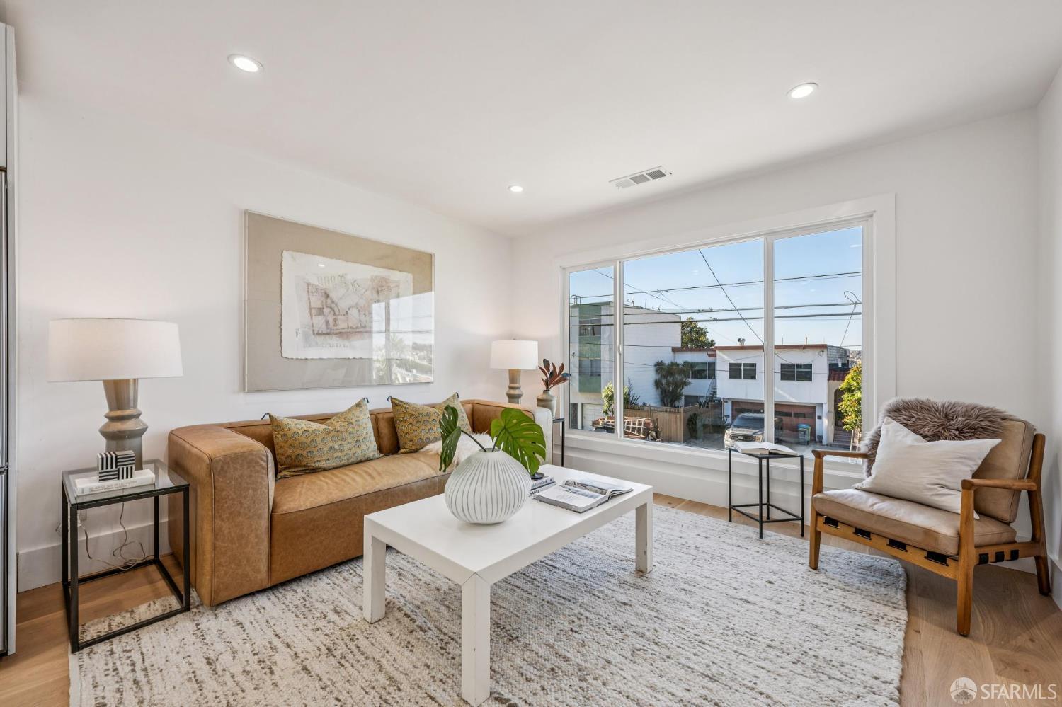 Detail Gallery Image 2 of 28 For 271 Prague St, San Francisco,  CA 94112 - 3 Beds | 2 Baths