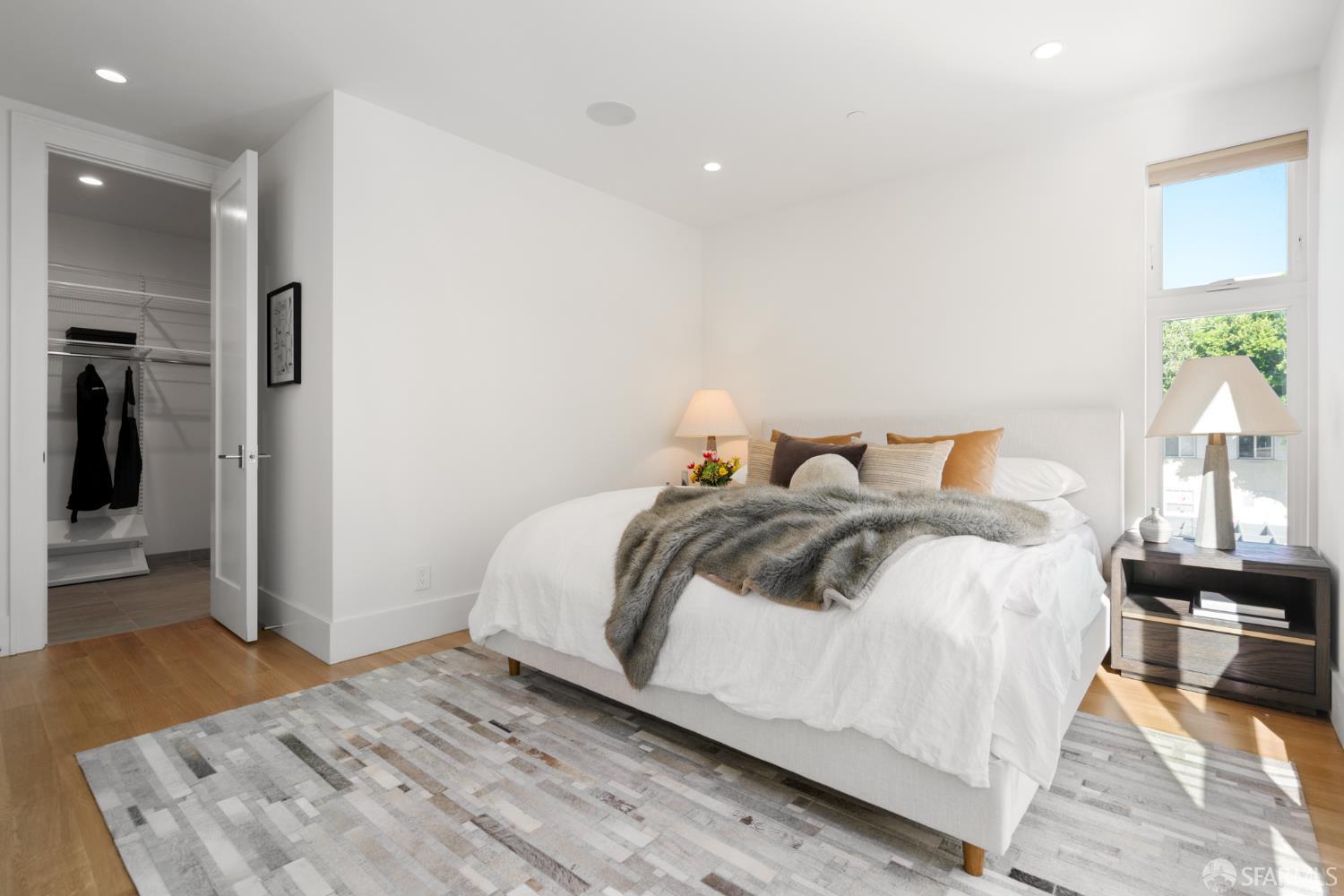 Detail Gallery Image 15 of 33 For 1010 Stanyan St #1,  San Francisco,  CA 94117 - 3 Beds | 2/1 Baths