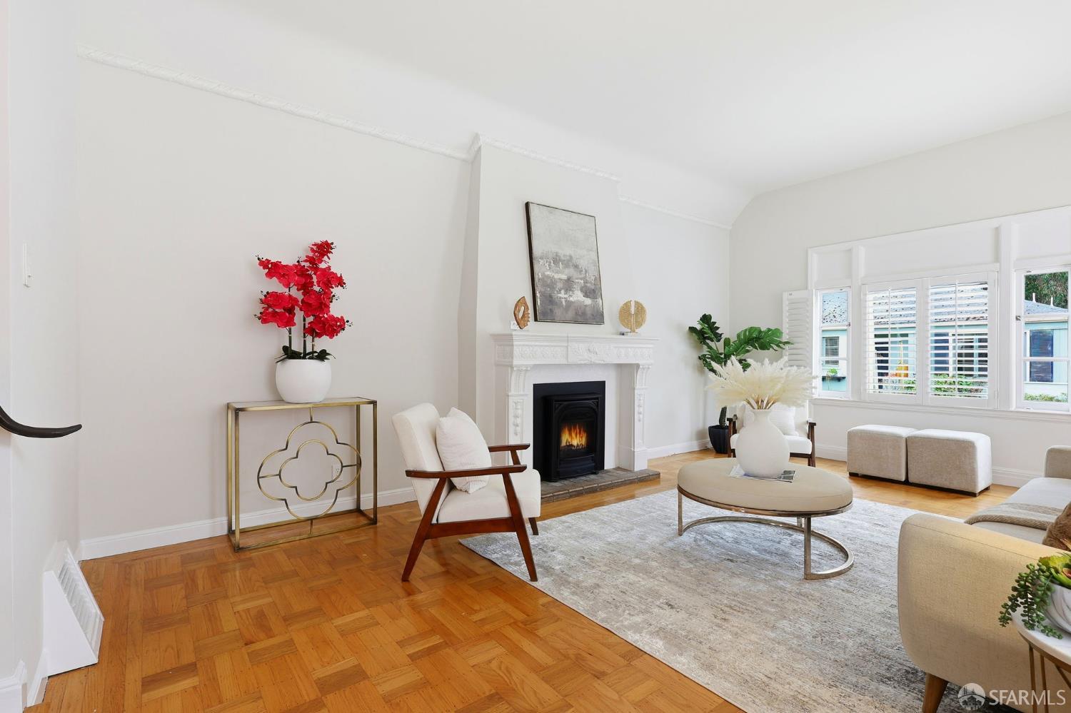 Detail Gallery Image 4 of 36 For 2032 Wawona St, San Francisco,  CA 94116 - 3 Beds | 2 Baths