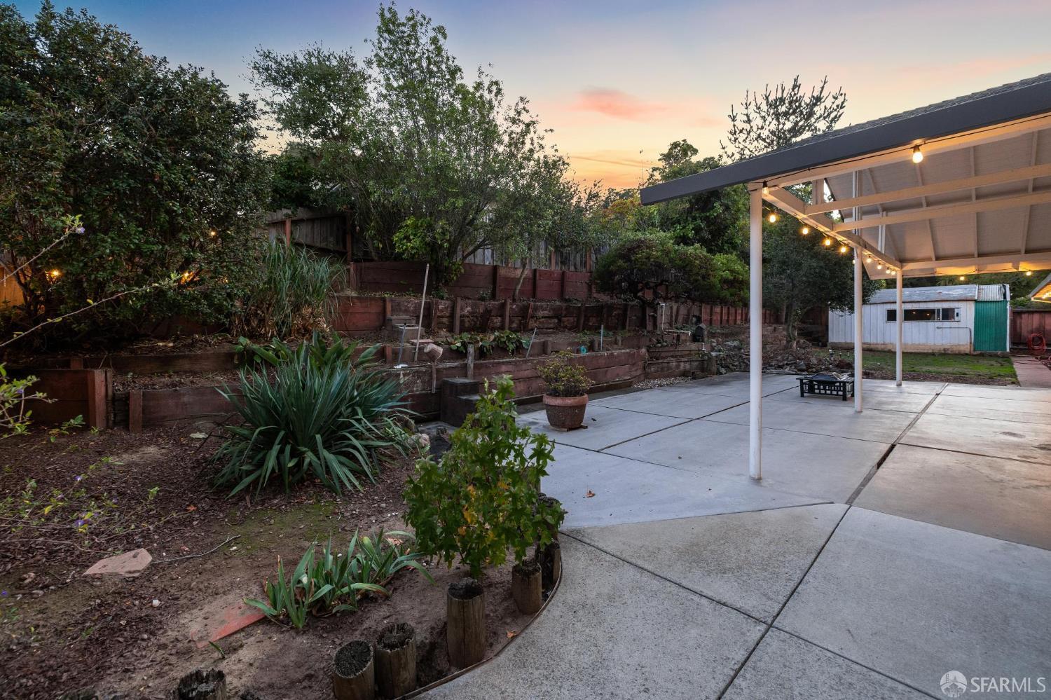 Detail Gallery Image 6 of 13 For 1801 Castenada Dr, Burlingame,  CA 94010 - 3 Beds | 2 Baths