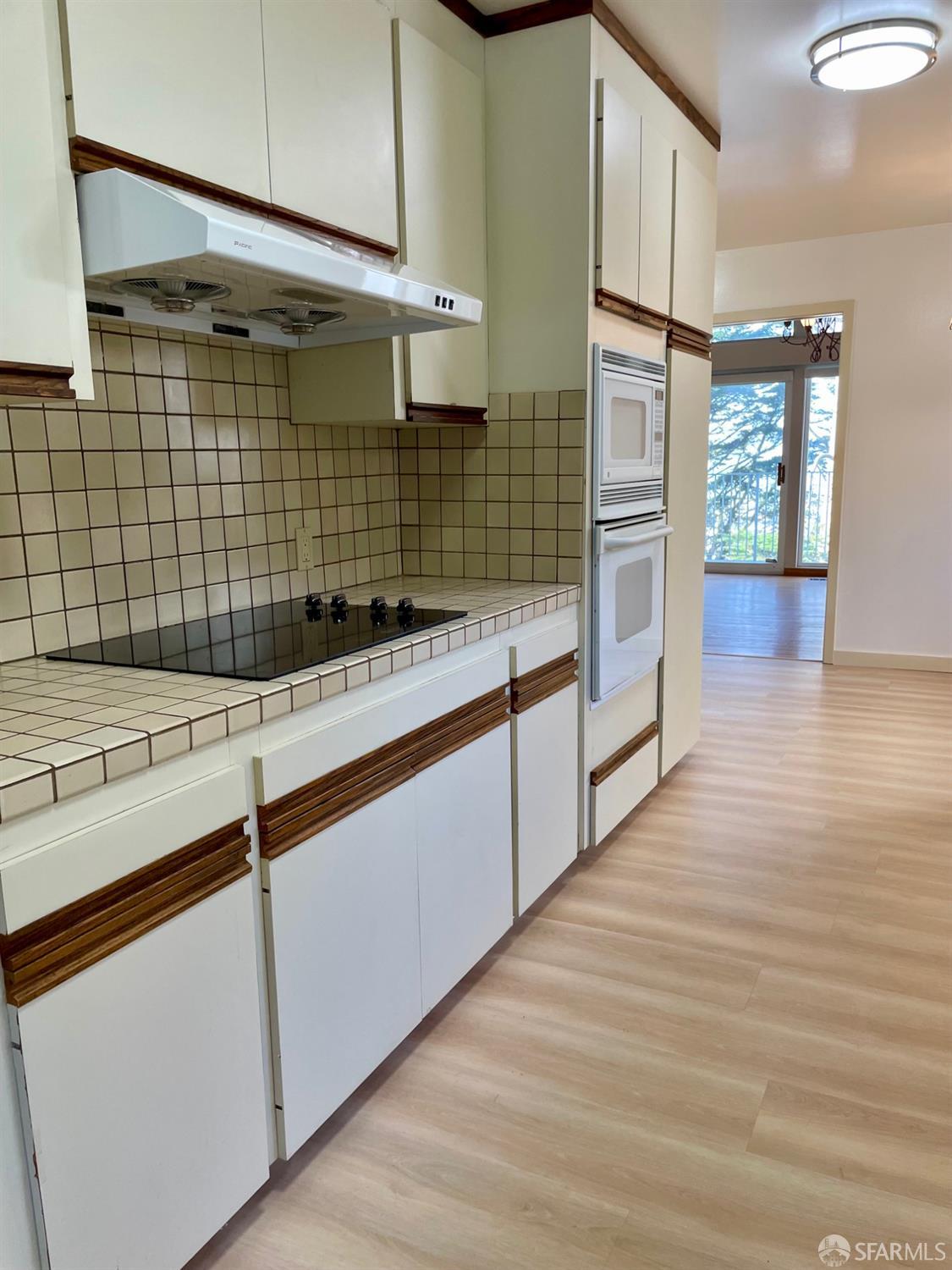 Detail Gallery Image 7 of 30 For 7 Sheldon Ter, San Francisco,  CA 94122 - 3 Beds | 3 Baths