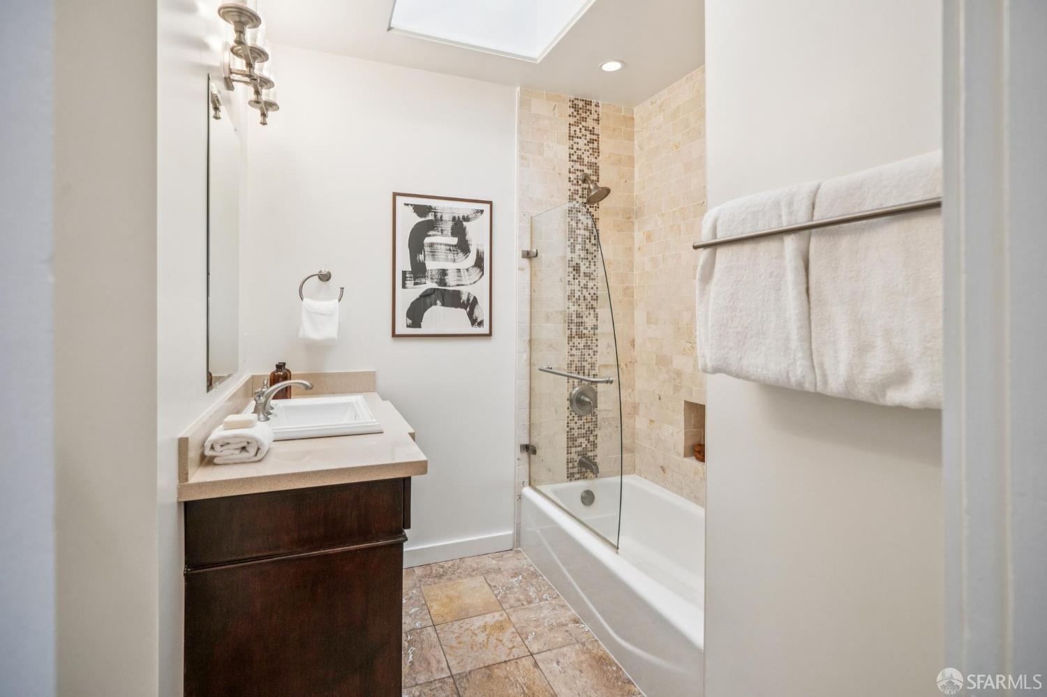 Detail Gallery Image 9 of 12 For 38 Newburg St, San Francisco,  CA 94131 - 3 Beds | 2 Baths