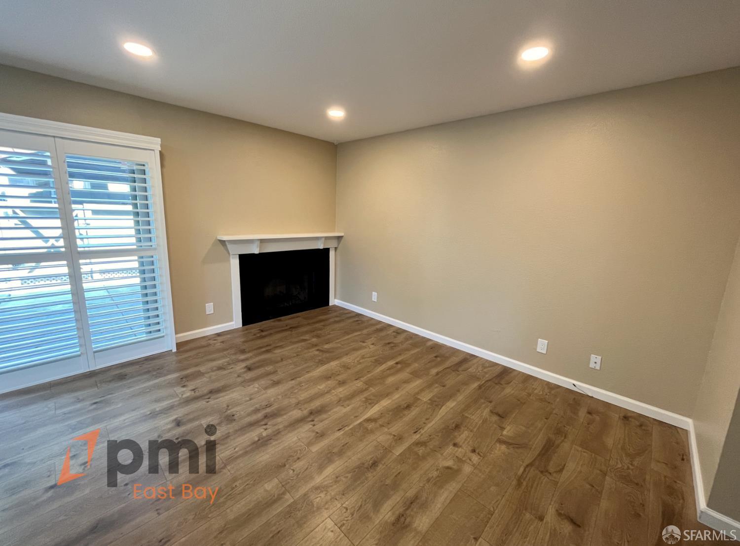Detail Gallery Image 5 of 16 For 1716 Parkside Dr, Walnut Creek,  CA 94597 - 2 Beds | 2/1 Baths