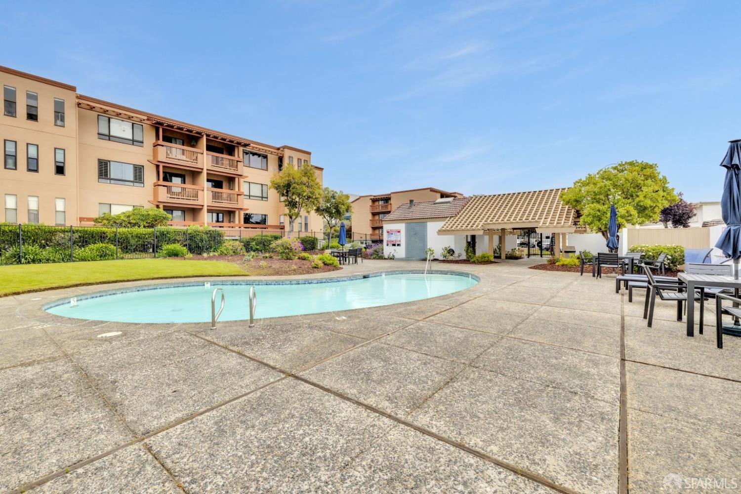 Detail Gallery Image 35 of 42 For 465 Fathom Dr #211,  San Mateo,  CA 94404 - 1 Beds | 1 Baths