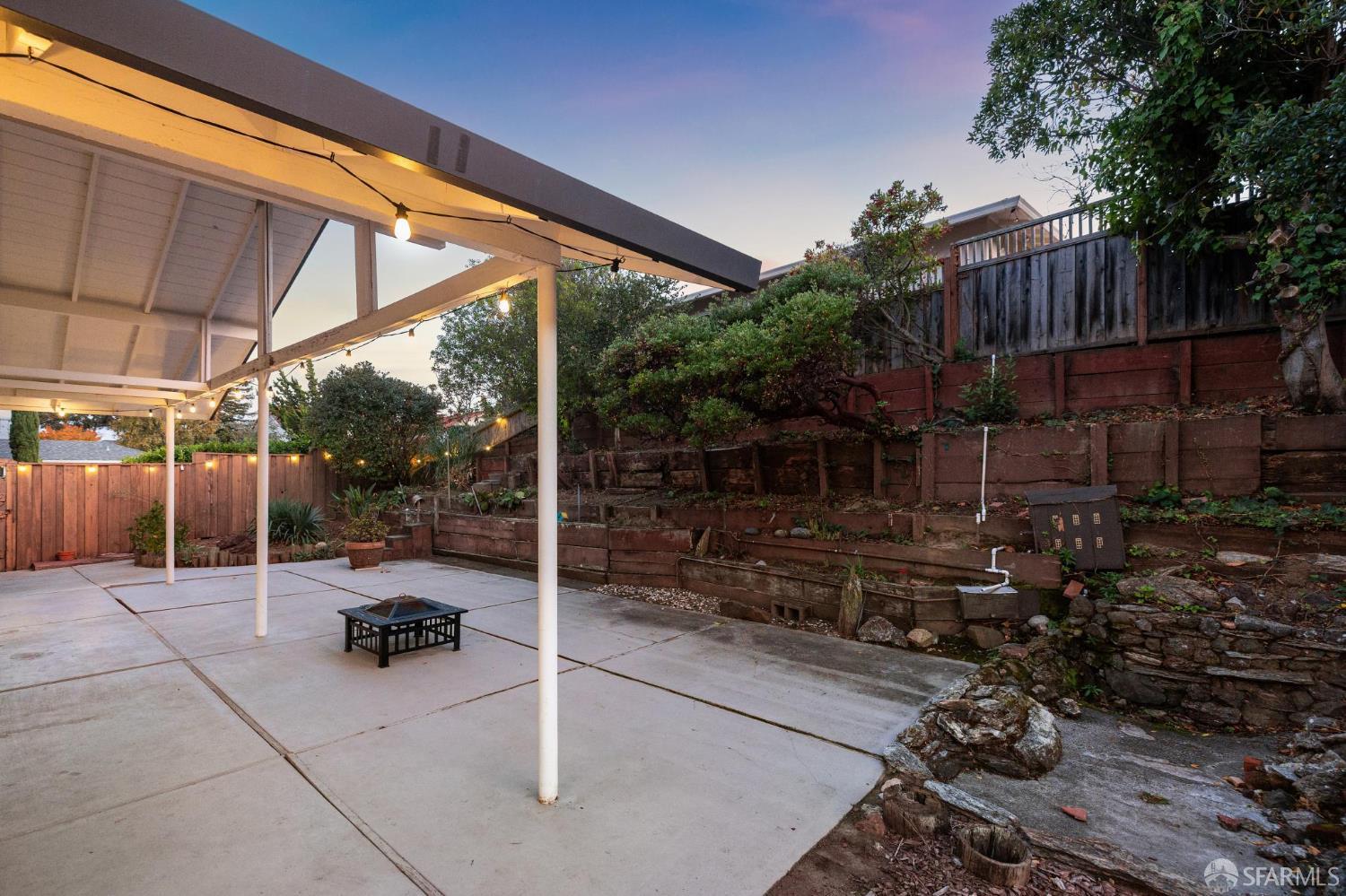 Detail Gallery Image 10 of 13 For 1801 Castenada Dr, Burlingame,  CA 94010 - 3 Beds | 2 Baths