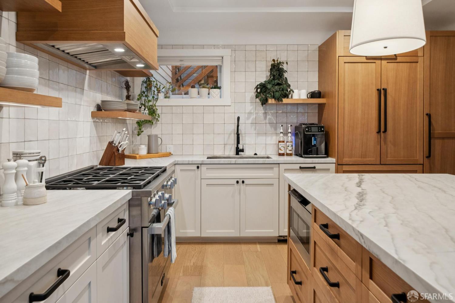 Detail Gallery Image 2 of 56 For 3883 20th St, San Francisco,  CA 94114 - 4 Beds | 2/1 Baths