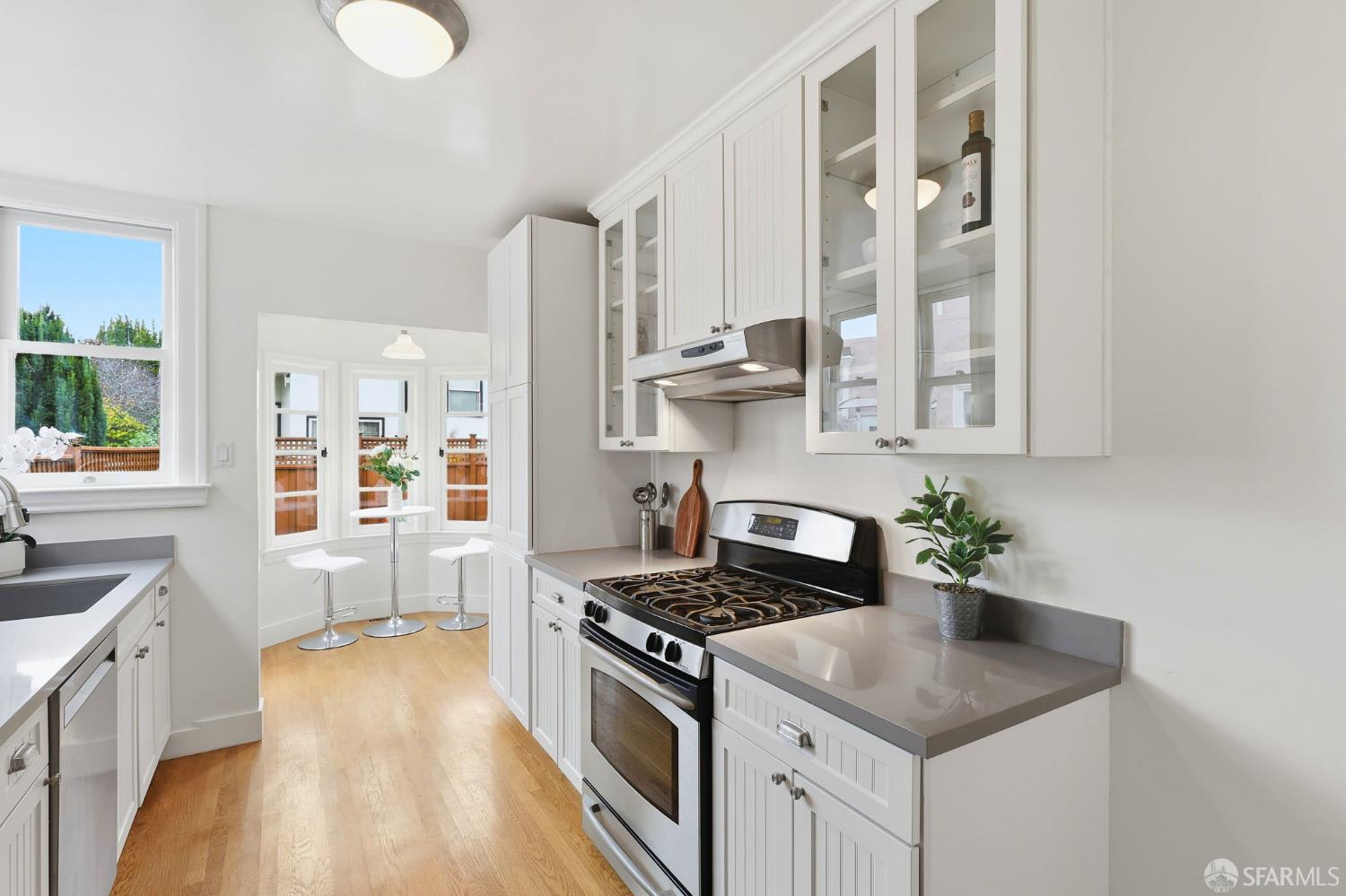 Detail Gallery Image 6 of 36 For 2032 Wawona St, San Francisco,  CA 94116 - 3 Beds | 2 Baths