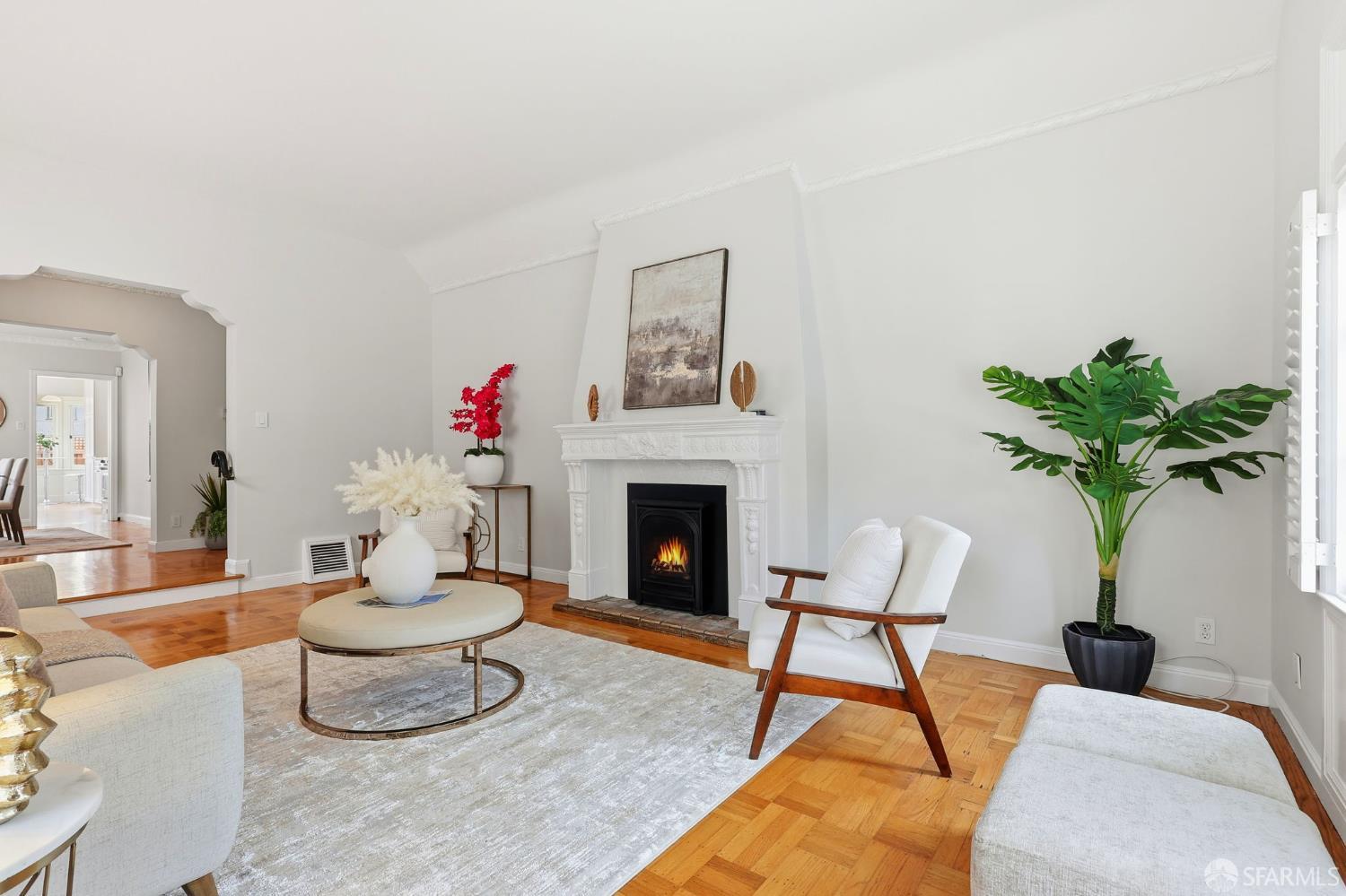 Detail Gallery Image 5 of 36 For 2032 Wawona St, San Francisco,  CA 94116 - 3 Beds | 2 Baths