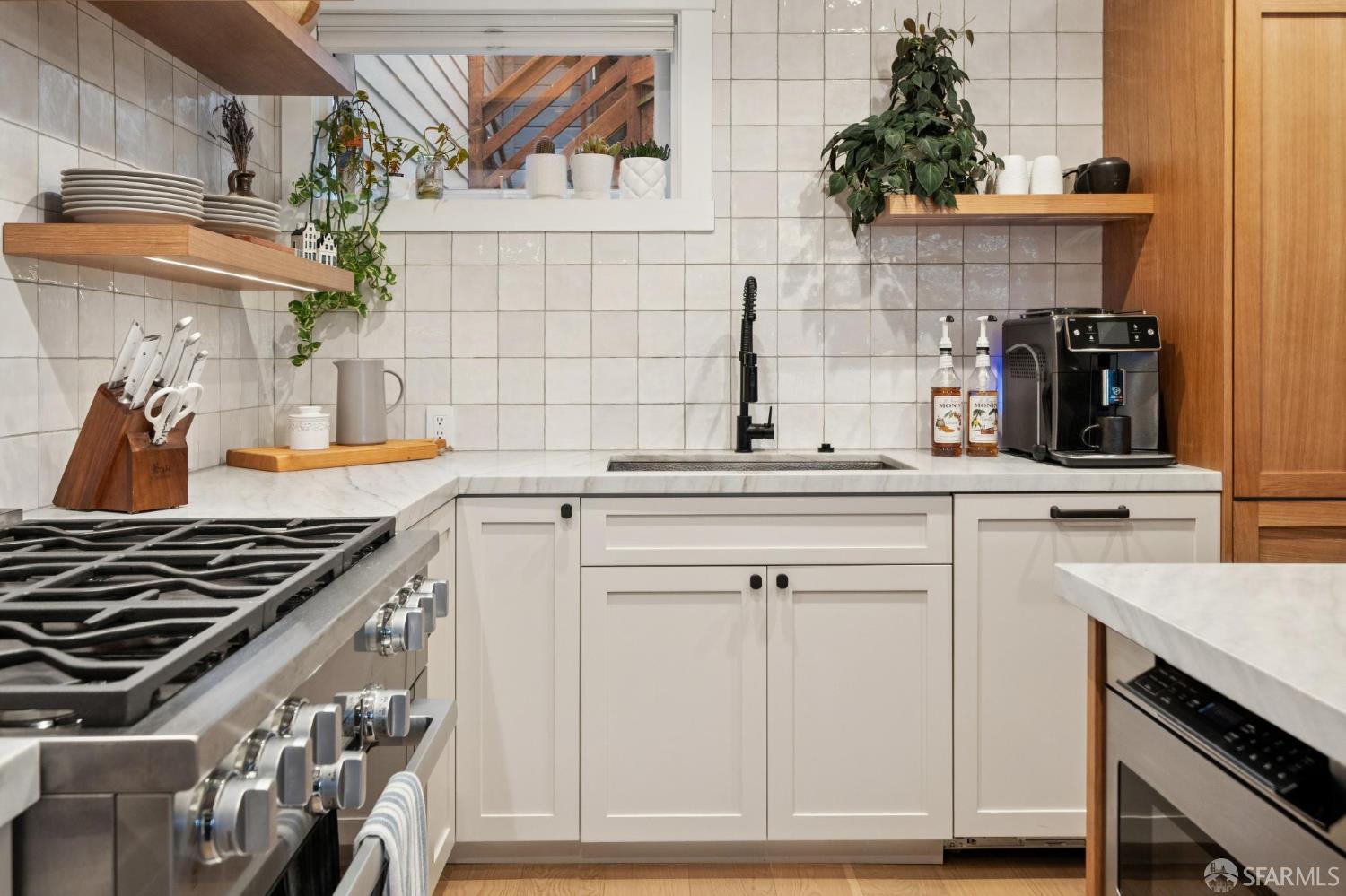 Detail Gallery Image 10 of 56 For 3883 20th St, San Francisco,  CA 94114 - 4 Beds | 2/1 Baths