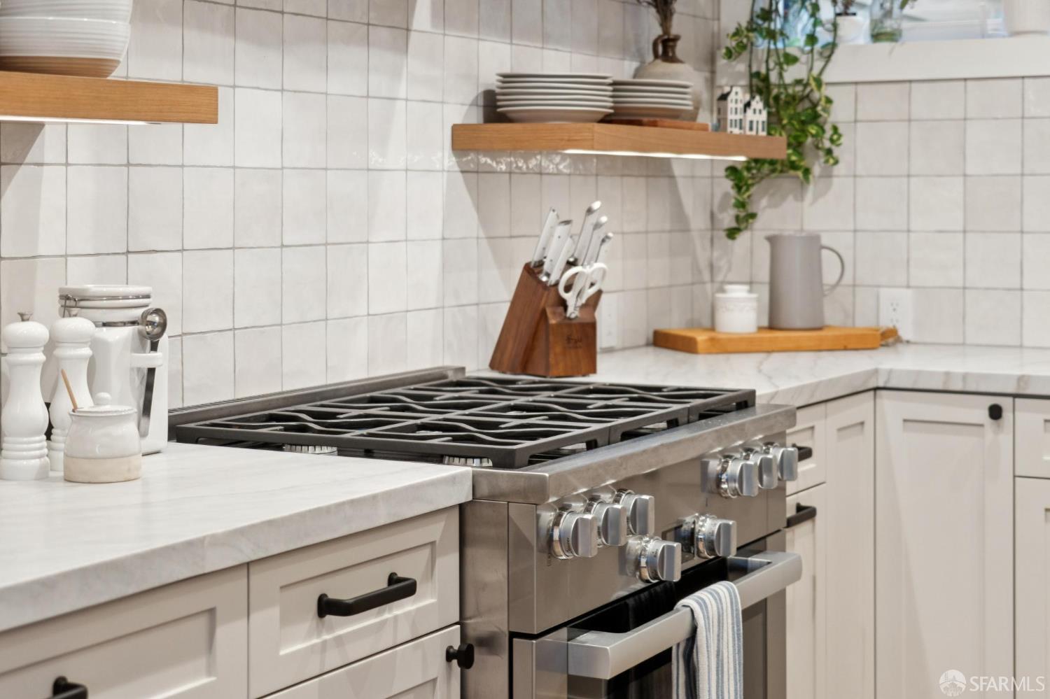 Detail Gallery Image 12 of 56 For 3883 20th St, San Francisco,  CA 94114 - 4 Beds | 2/1 Baths