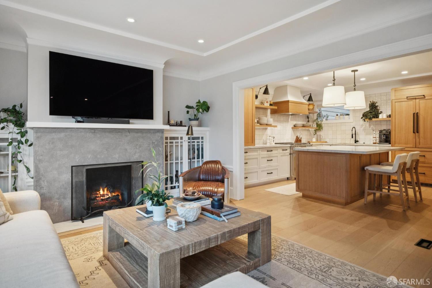 Detail Gallery Image 5 of 56 For 3883 20th St, San Francisco,  CA 94114 - 4 Beds | 2/1 Baths