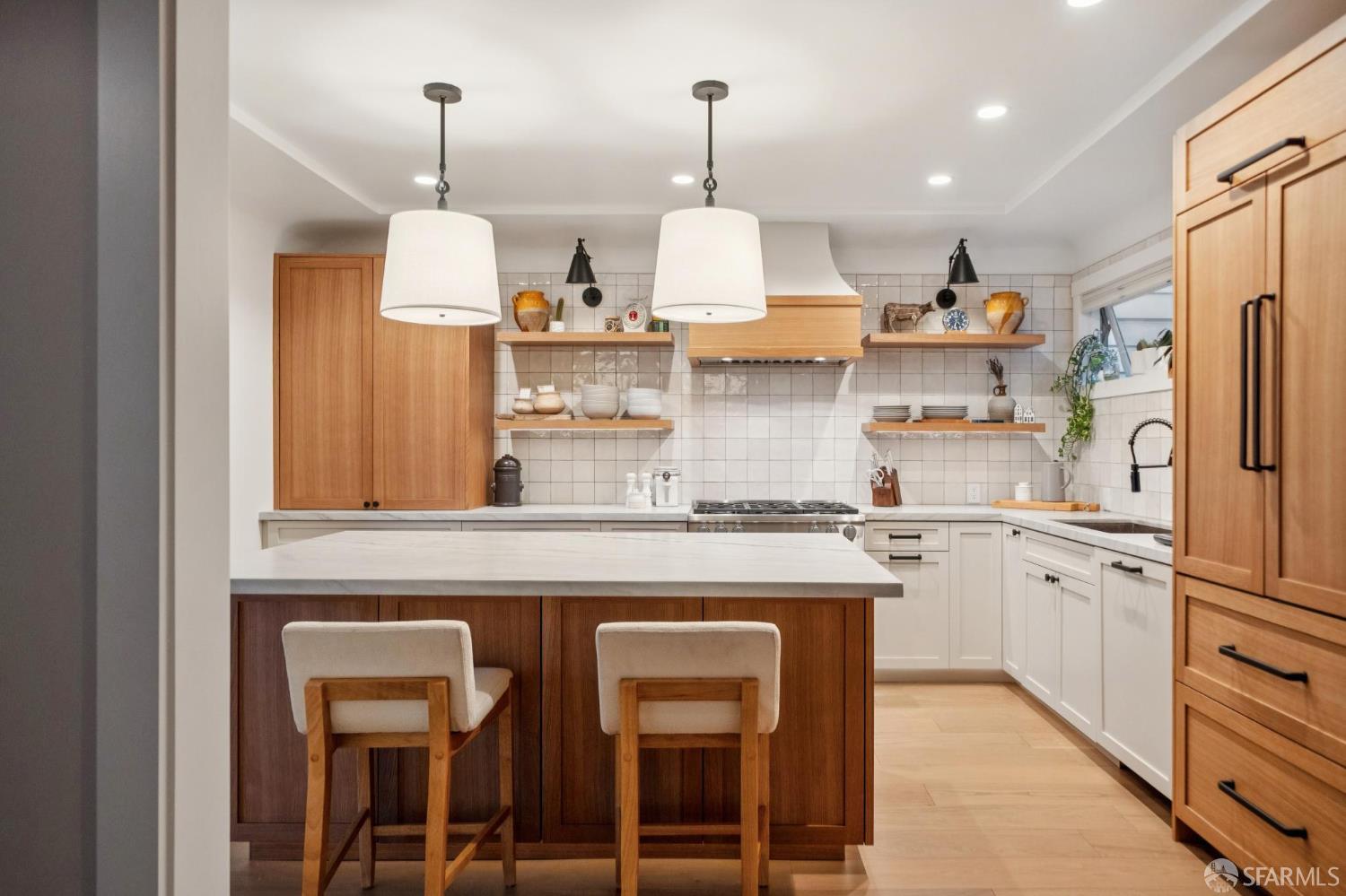 Detail Gallery Image 9 of 56 For 3883 20th St, San Francisco,  CA 94114 - 4 Beds | 2/1 Baths