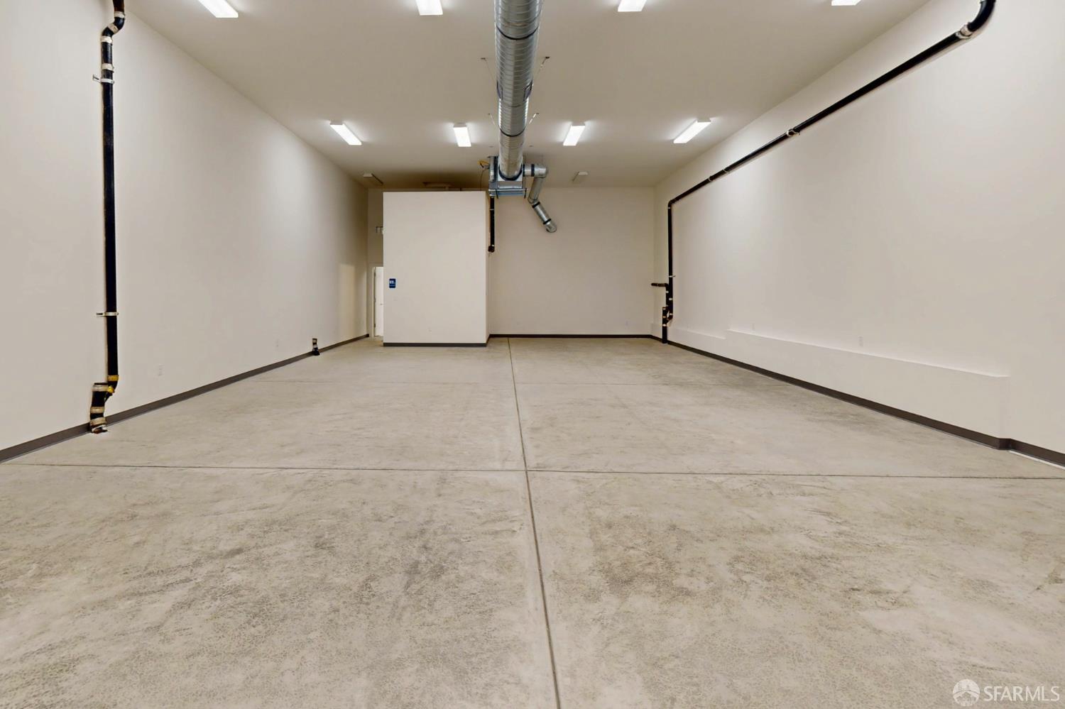 Detail Gallery Image 3 of 12 For 724 Irving St, San Francisco,  CA 94109 - – Beds | – Baths